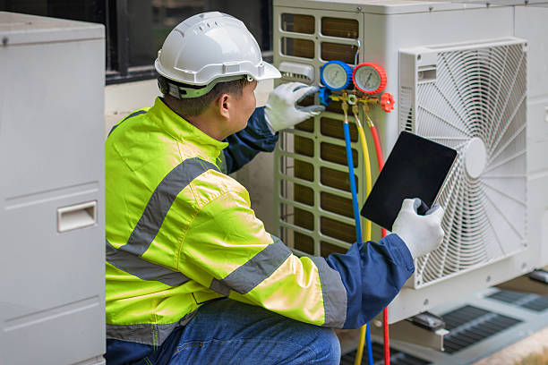 Professional Hvac technician working in Shellsburg, IA